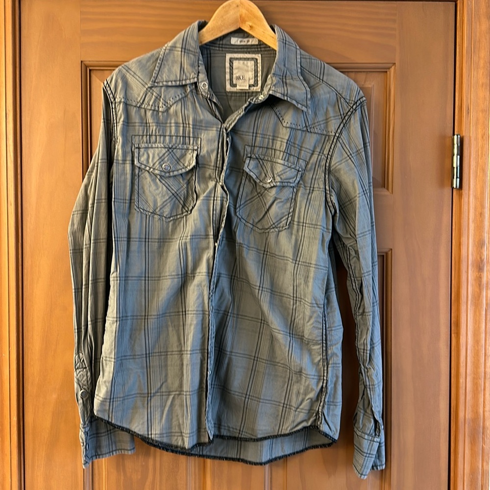 Buckle men’s medium long sleeve button-up shirt.